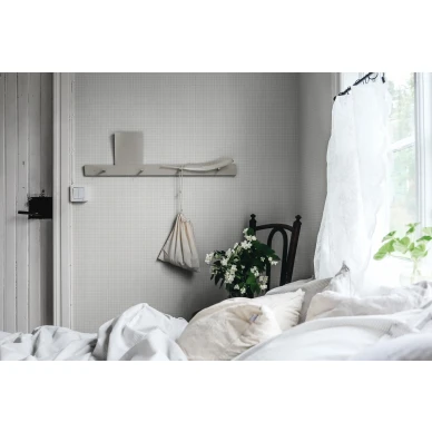 Harmaa ruudullinen tapetti makuuhuoneeseen Ruta Sandbergilta S10316 image