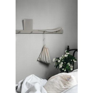 Makuuhuoneen harmaa ruudullinen tapetti Ruta Sandbergilta S10316 image