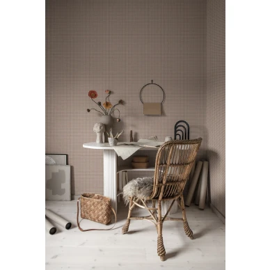 Tyohuoneen ruskea ruudullinen tapetti Ruta Sandbergilta S10320 image