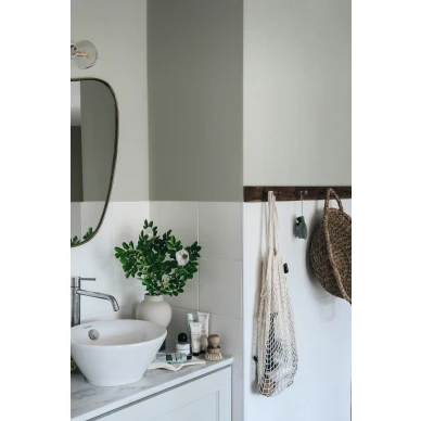 Kylpyhuoneen vihrea tapetti Linne Sandbergilta S10286 image