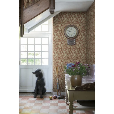 Eteisen punainen kukkatapetti Valentin Sandbergilta S10245 image