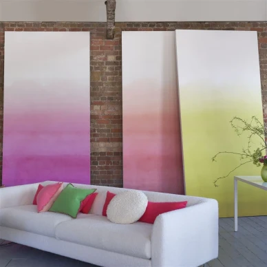 Olohuoneen roosa ombretapetti Designers Guildilta Shoshi PDG1163 09 image