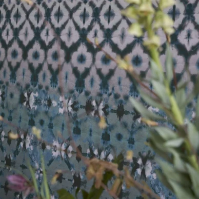 Karaoshi sinivihrea geometrinen tapetti Designers Guildilta PDG1161 02 image