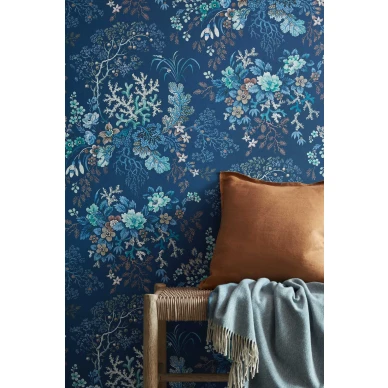 Olohuoneen sininen kukkatapetti 1838 Wallcoveringsilta Kilburns Coral 2311 166 03 image