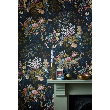 Tyohuoneen musta kukkatapetti 1838 Wallcoveringsilta Kilburns Coral 2311 166 04 image