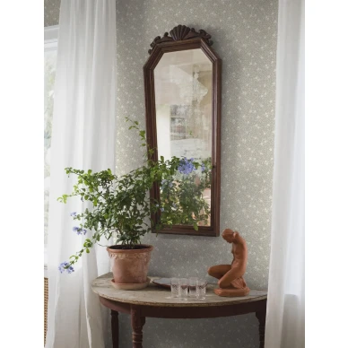 Borastapeter Myrten 5712 vaaleanvihrea kukkatapetti olohuoneessa image