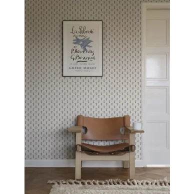 S10372 Berry sininen kukkatapetti olohuoneessa Sandberg image