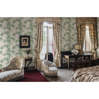 S10443 interior1 image