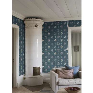 6952 AngsFloras sininen kukkatapetti olohuoneessa image