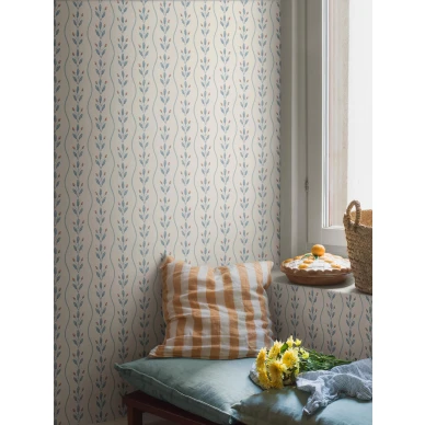 7779 FlowerBuds Roomshot 1 image