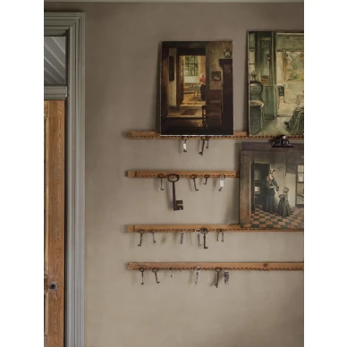 6104 ShadesAmber Roomshot 1 image