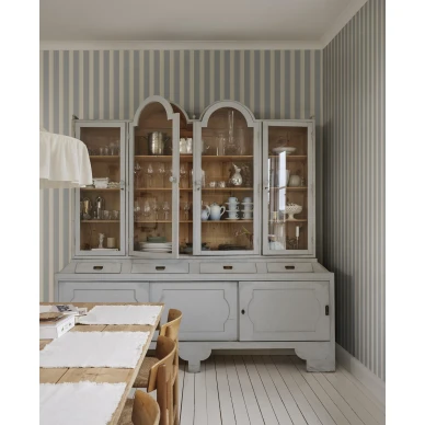 S10749_interior2 image