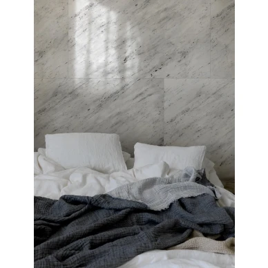 9508W CarerraMarbleI Roomshot v2 image