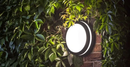 Turvallinen piha ulkovalaisimella Sonya Rendl